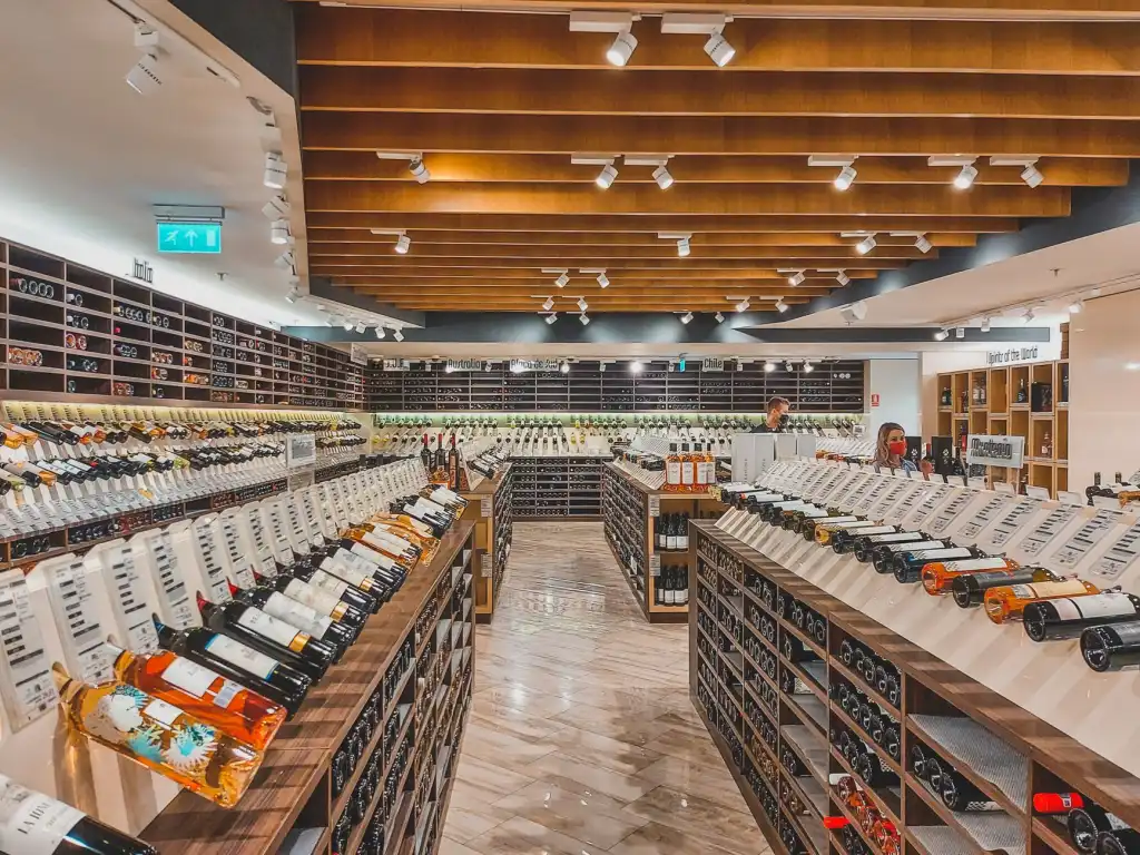 家居清洁用品塑料制品批发：保鲜膜与保鲜袋产品参数对比分析